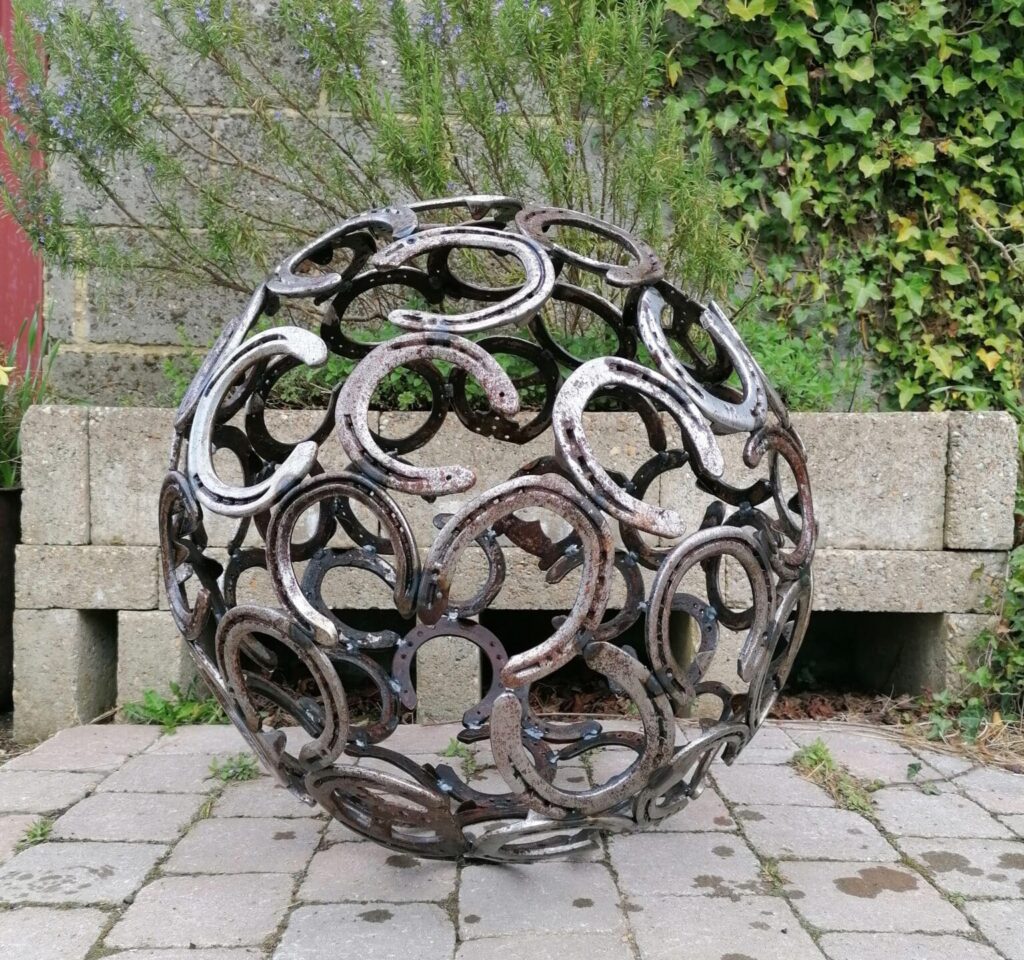 Horse Shoe Garden Sculpture – 70cm